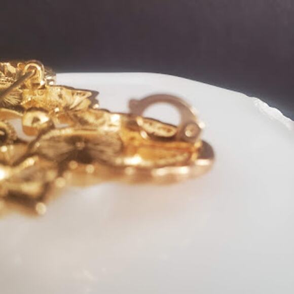 KJL for Avon Brooch Pendant Gold Tone with Faux Pearls Kenneth J Lane Vintage - Picture 3 of 6